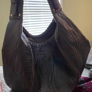 I love this bag, it has no tags, just an adorable pleather bag. Must have but we